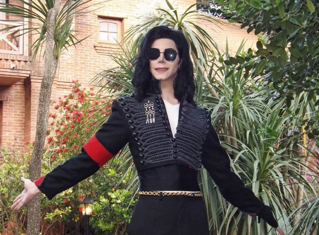 Michael Jackson'a benzemek için 40 bin dolar harcadı! Bakın neye benzedi... 16
